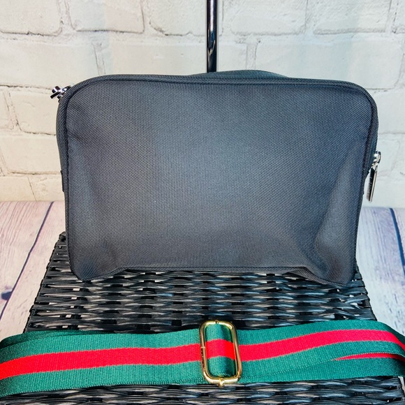 GUCCI crossbody bag from the beauty line with thick crossbody strap - Picture 3 of 12